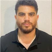 Profesor bilingüe para dar clases a estudiantes de ingeniería